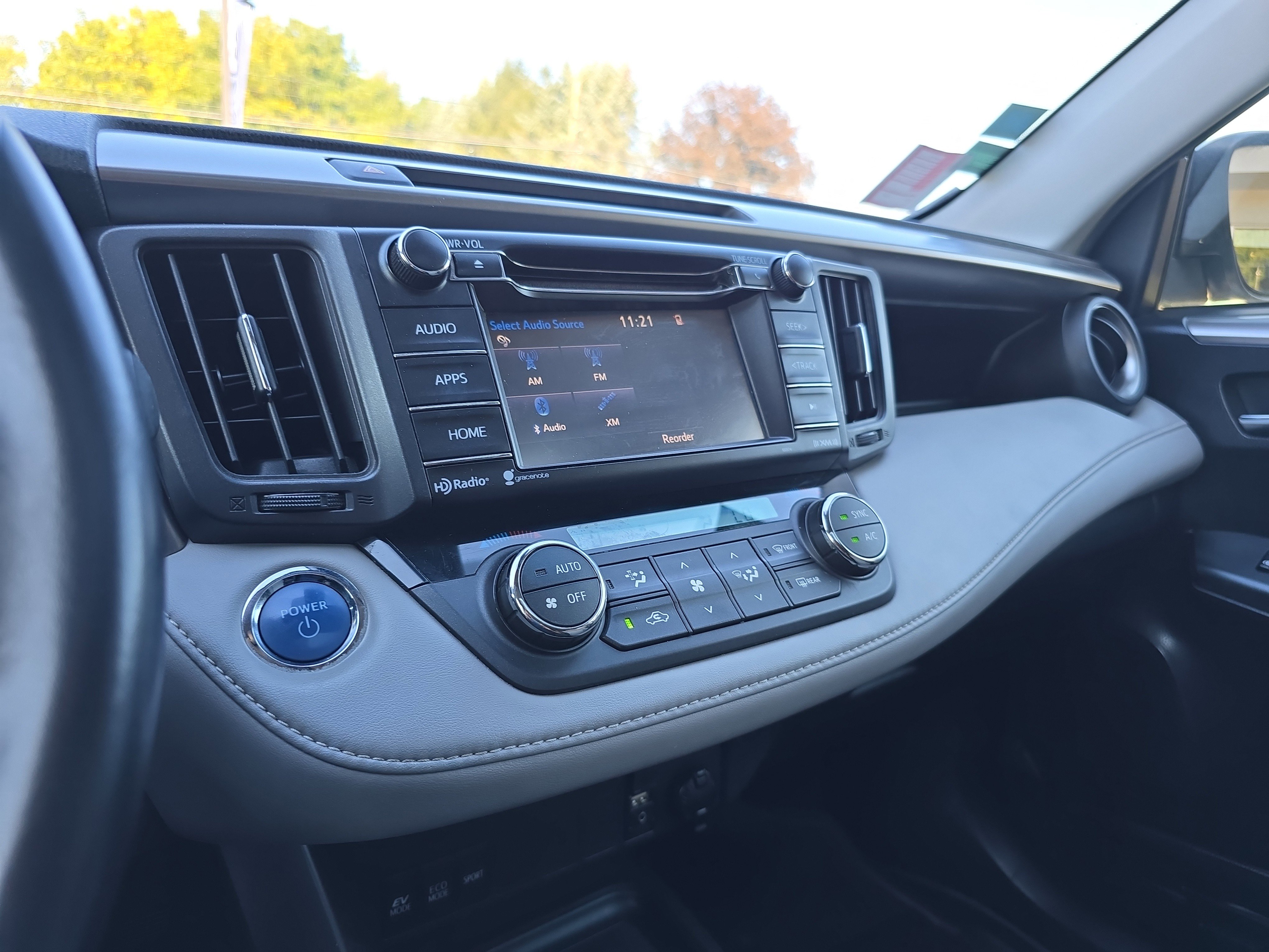 Used 2018 Toyota RAV4 XLE image 25