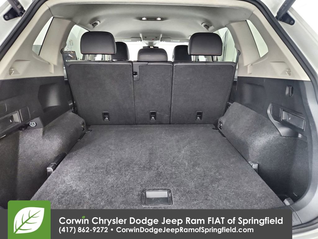 Used 2024 Volkswagen Tiguan Wolfsburg Edition image 31