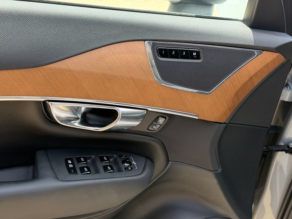 Certified 2025 Volvo XC90 T8 Plus w/ Protection Package Premier AWD/4WD image 10