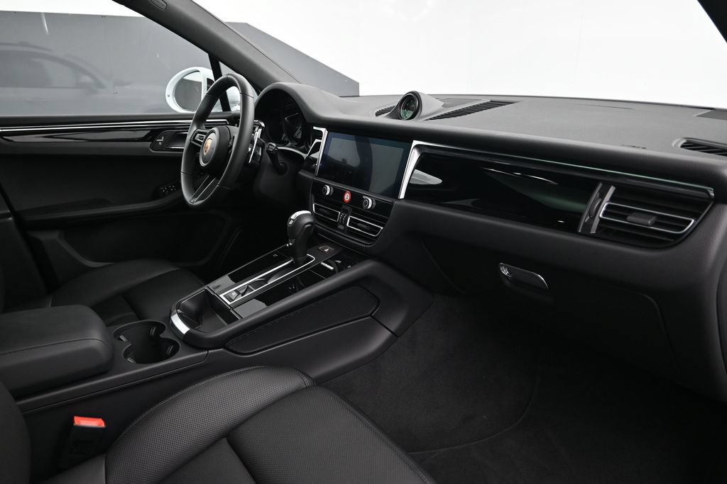 Certified 2026 Porsche Macan Turbo AWD/4WD image 14