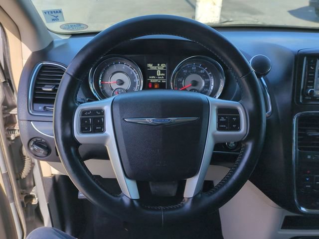 Used 2014 Chrysler Town & Country Touring-L w/ Driver Convenience Group image 13