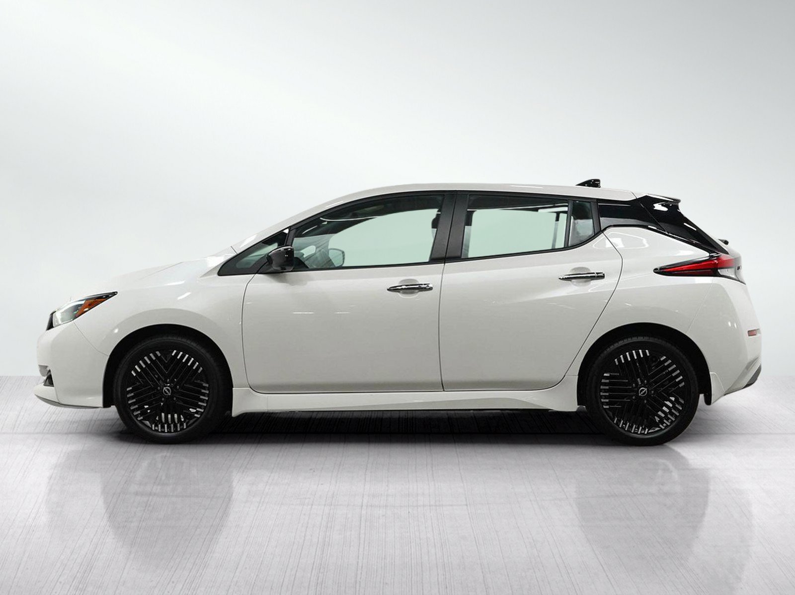 Used 2024 Nissan Leaf SV Plus FWD image 2