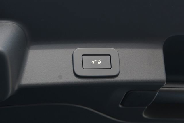 New 2026 Jaguar F-PACE SVR image 13