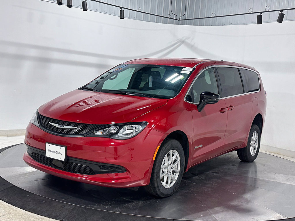 Used 2027 Chrysler Pacifica LX FWD image 3