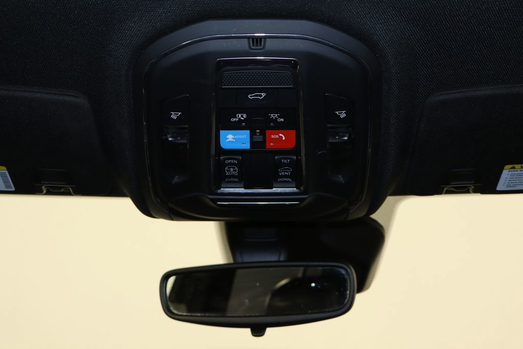 Used 2023 Jeep Grand Cherokee Altitude AWD/4WD image 27