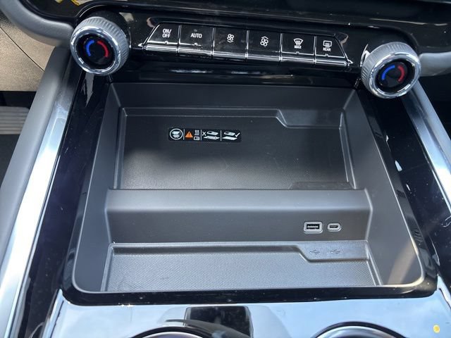 New 2026 Chevrolet Suburban Premier w/ Sun And Tow Package AWD/4WD image 24