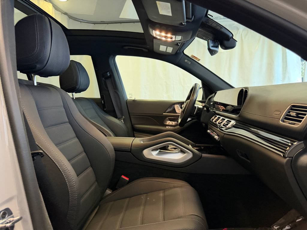 Used 2025 Mercedes-Benz GLS 450 4MATIC image 16