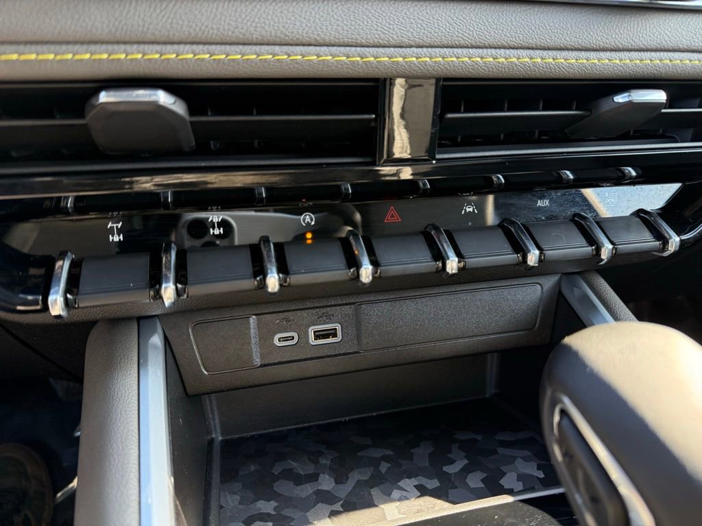 Used 2024 Chevrolet Colorado ZR2 w/ Technology Package image 23