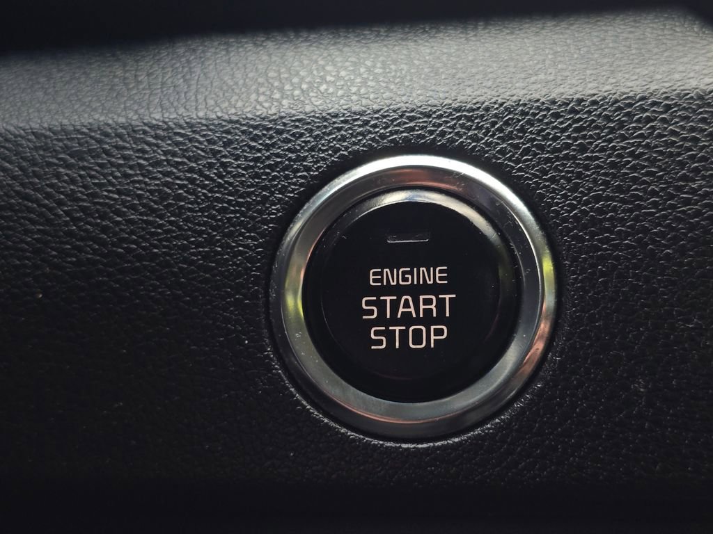 Used 2017 Kia Niro LX image 35