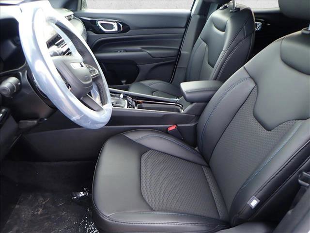 New 2026 Jeep Compass Latitude image 11