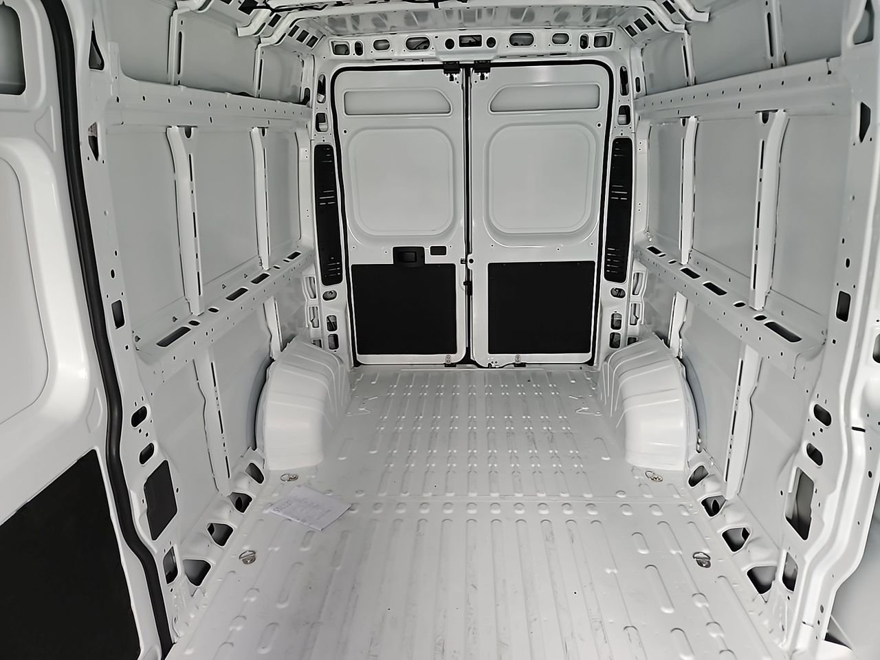 New 2025 RAM ProMaster 2500 w/ Quick Order Package 22G SLT image 14