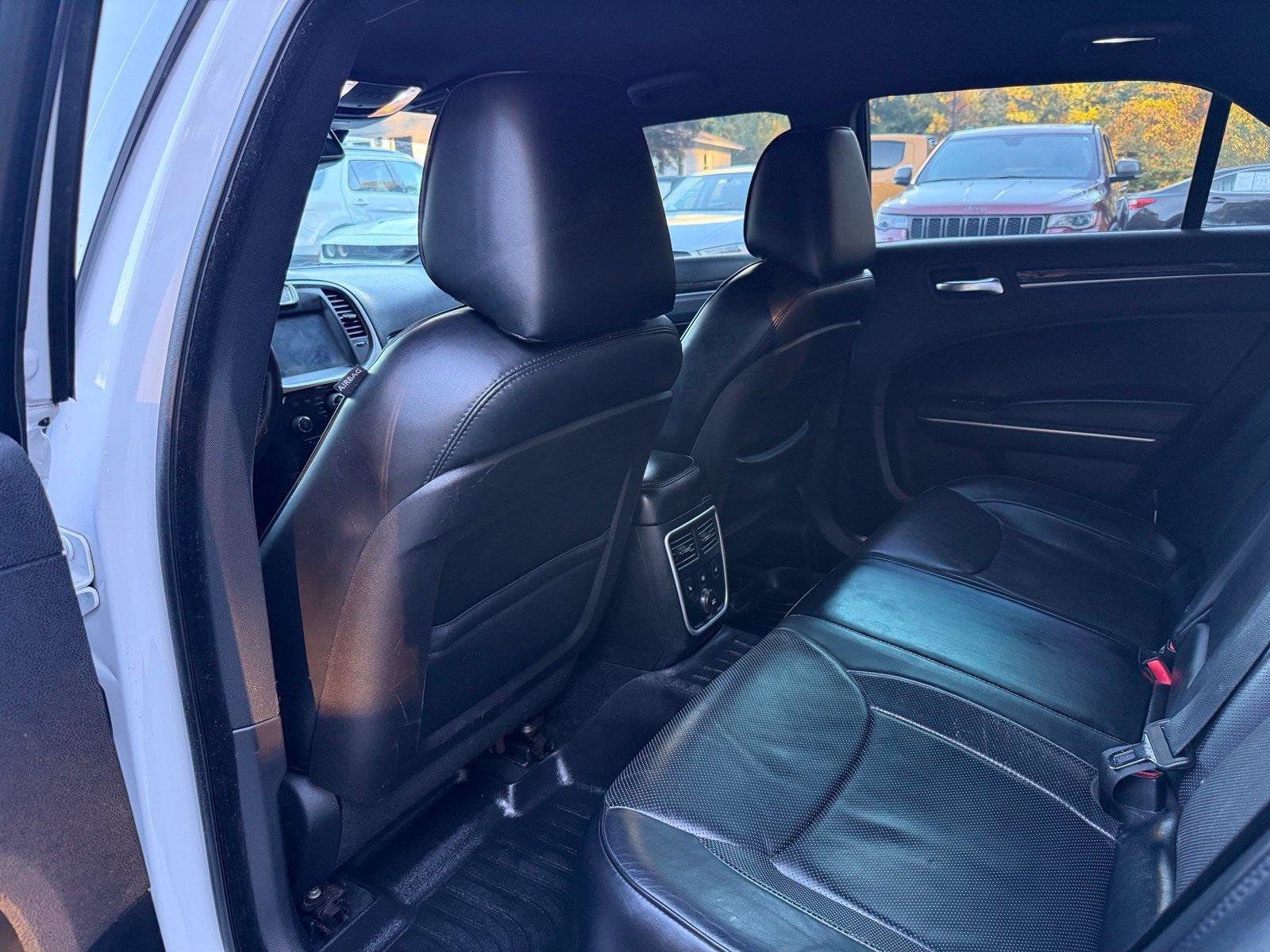 Used 2014 Chrysler 300 C RWD image 25