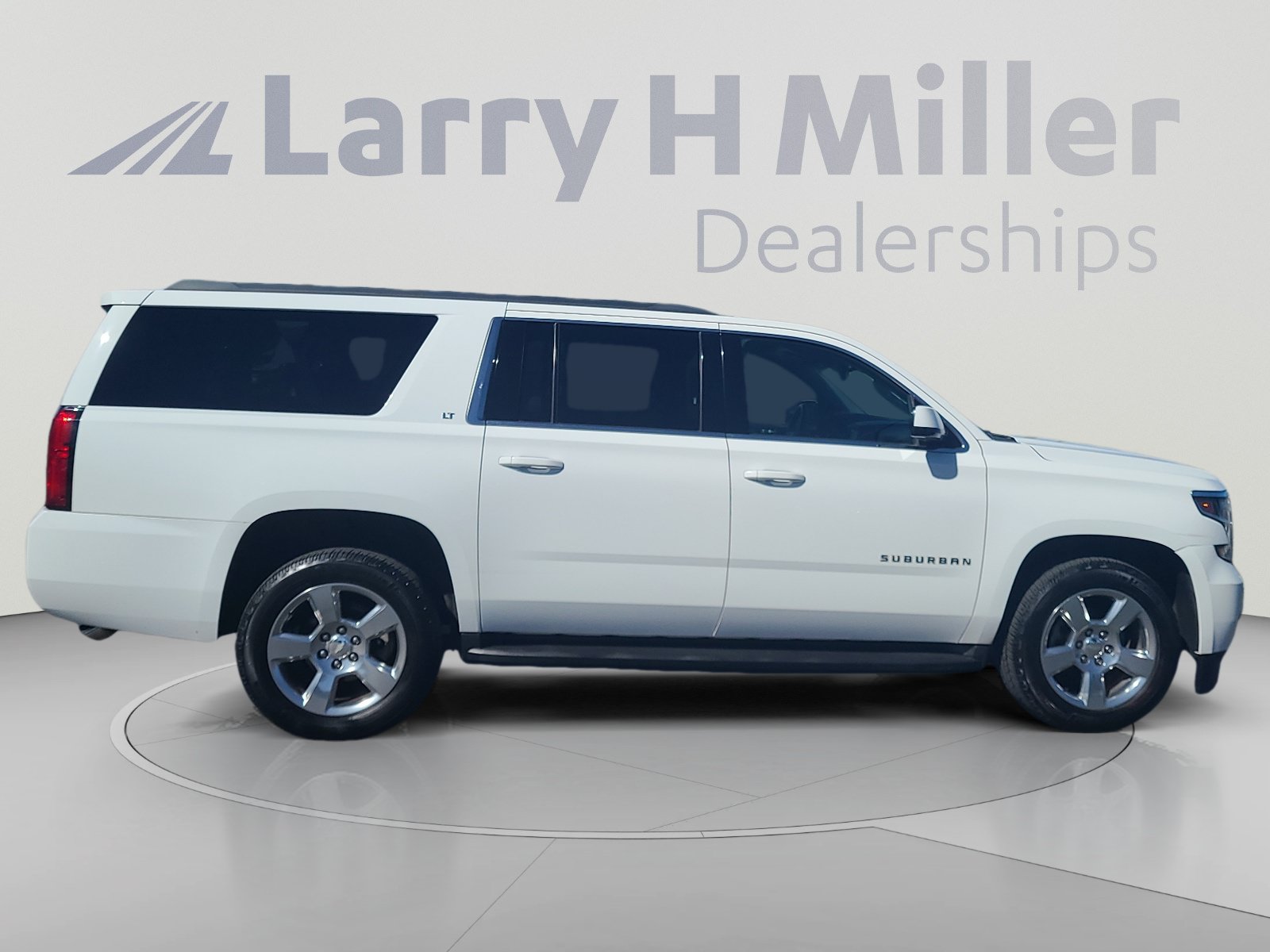 Used 2017 Chevrolet Suburban LT RWD image 6