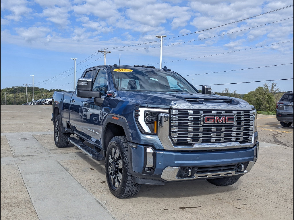 Used 2025 GMC Sierra 3500 Denali w/ Denali Reserve Package image 5