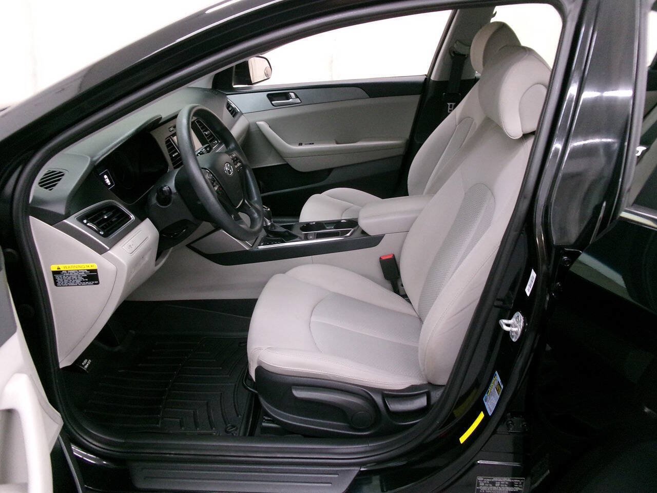 Used 2017 Hyundai Sonata SE FWD image 13