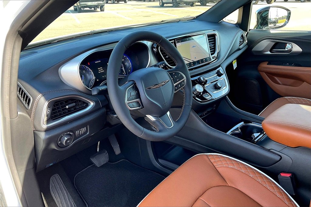 New 2026 Chrysler Pacifica Pinnacle image 6