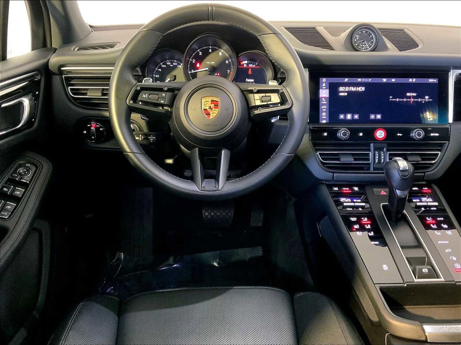 Certified 2024 Porsche Macan image 13