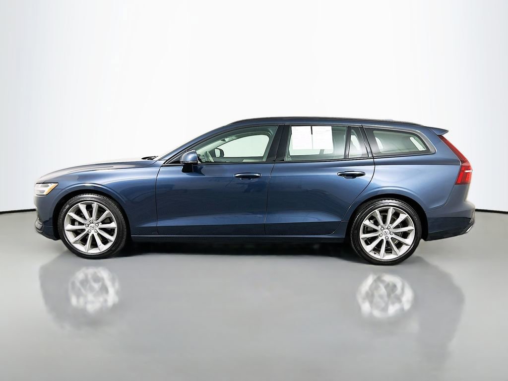 Used 2021 Volvo V60 T5 Momentum w/ Climate Package image 4