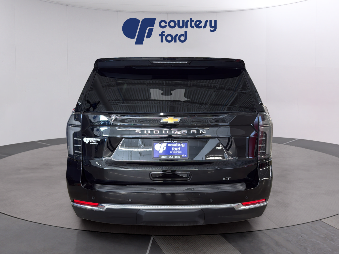 Used 2025 Chevrolet Suburban LT w/ Comfort Package AWD/4WD image 6