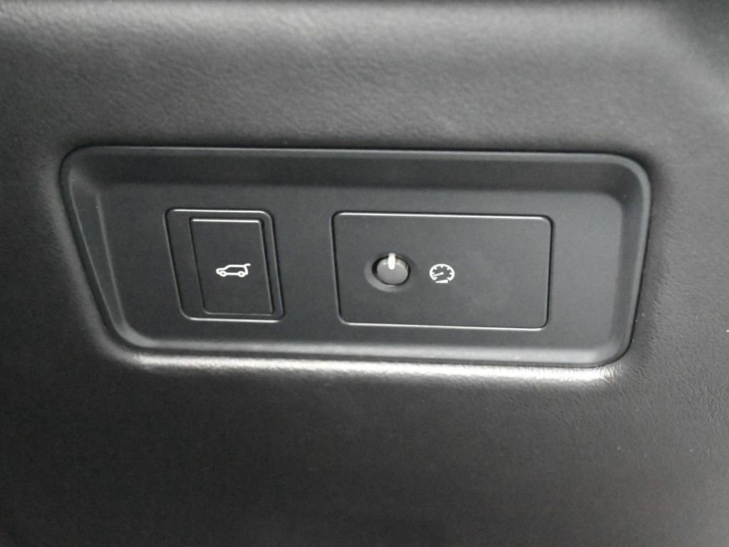 Used 2024 Jaguar F-PACE R-Dynamic S image 16