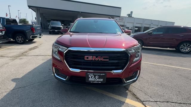 Used 2024 GMC Terrain SLE w/ Driver Convenience Package FWD image 3
