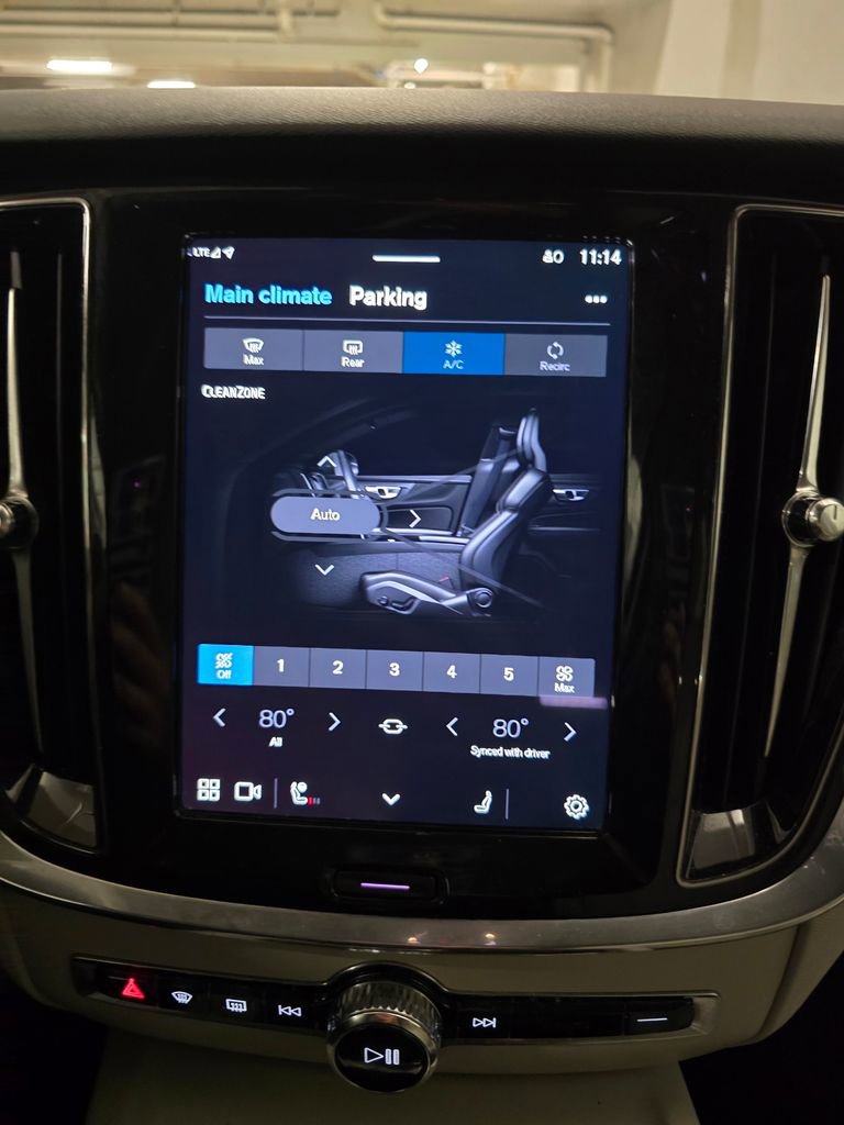 Used 2025 Volvo V60 B5 Cross Country Plus image 11