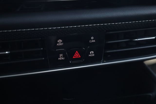 Used 2025 Volkswagen Atlas Cross Sport SE image 17