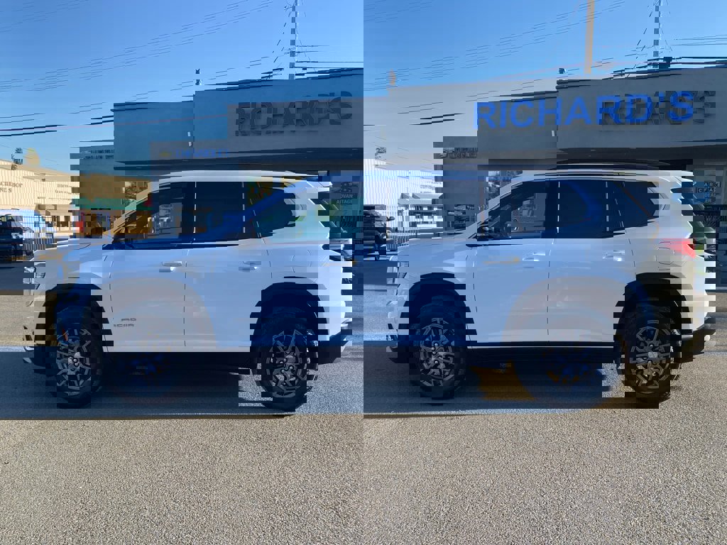 Used 2025 GMC Acadia Elevation image 7