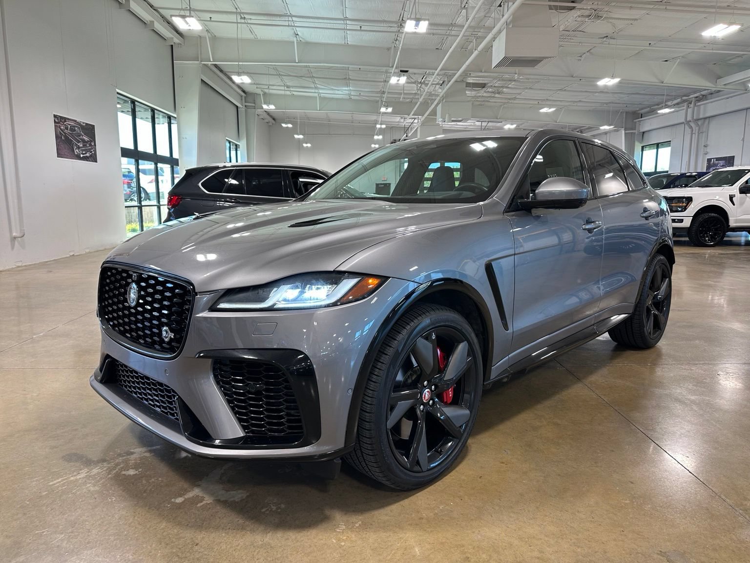 Used 2023 Jaguar F-PACE SVR AWD/4WD image 3