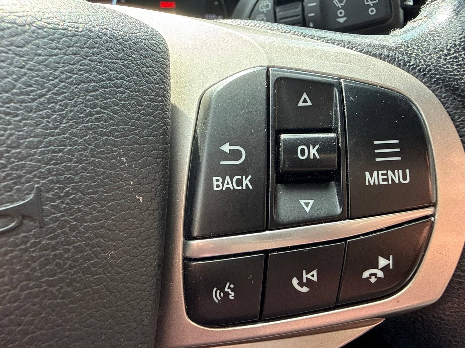 Used 2021 Ford Explorer XLT w/ Equipment Group 202A AWD/4WD image 20