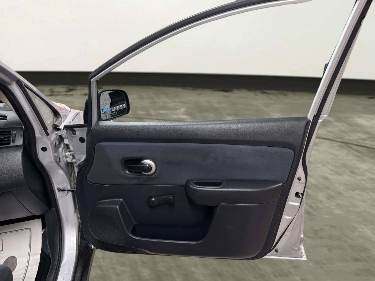 Used 2010 Nissan Versa Sedan FWD image 20