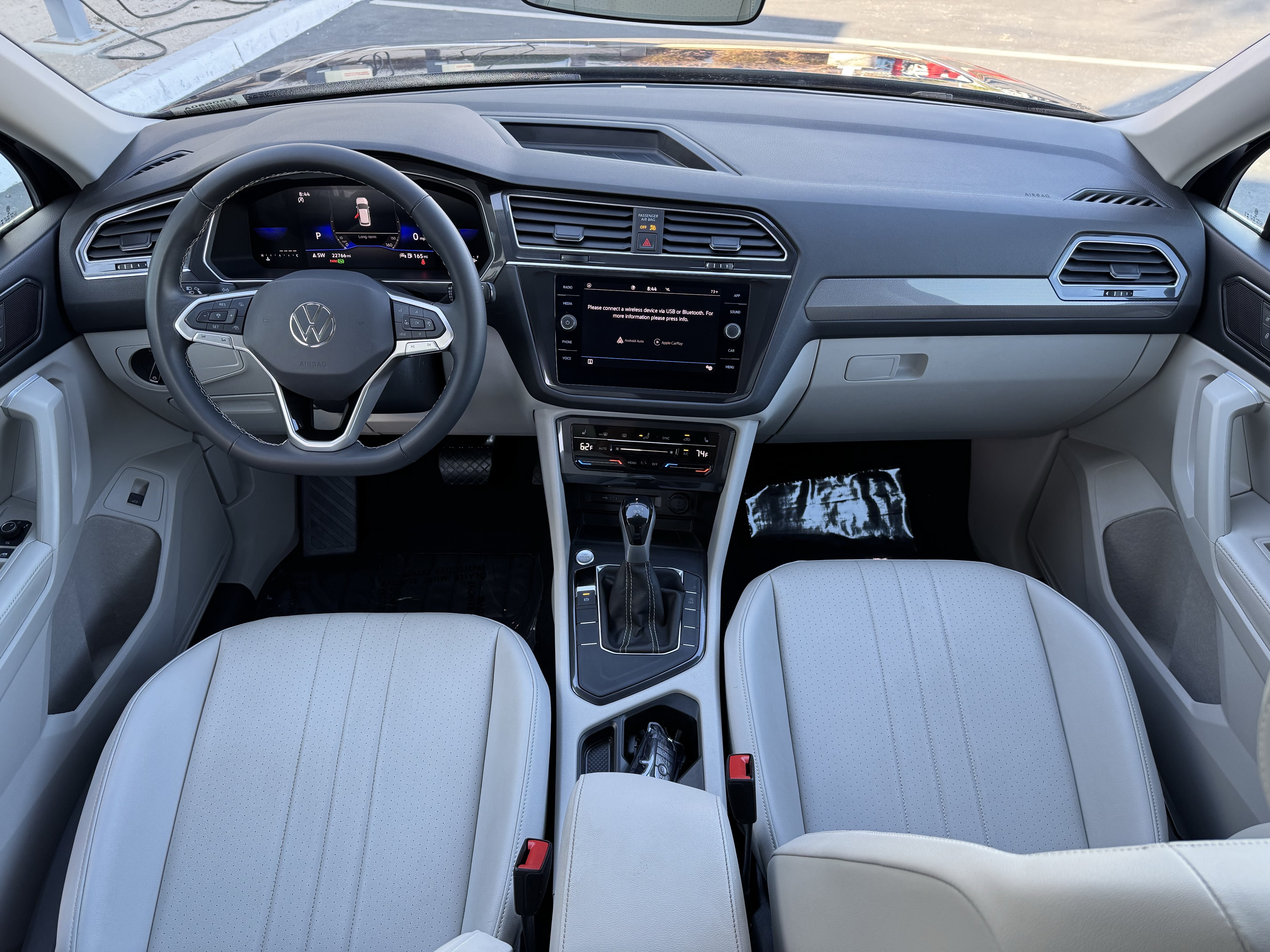 Certified 2024 Volkswagen Tiguan SE FWD image 32