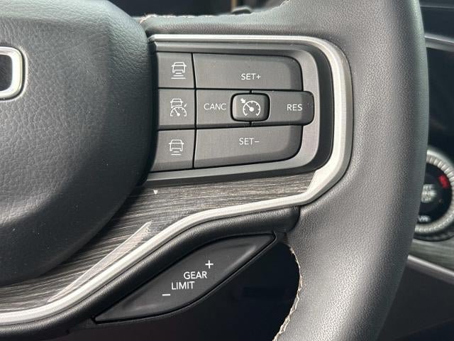 Used 2022 Jeep Wagoneer Series III w/ Premium Group I AWD/4WD image 25