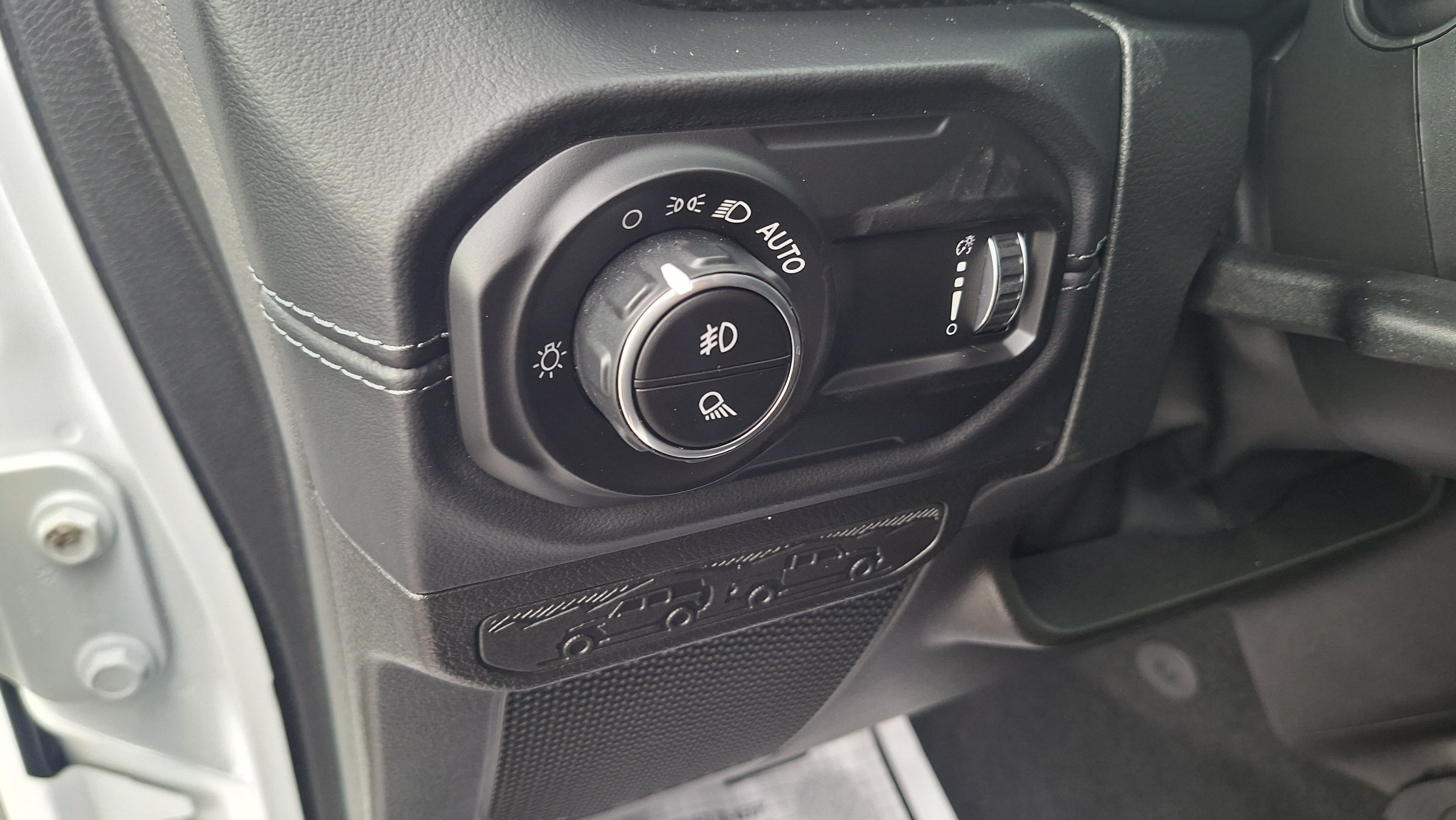 Used 2026 Jeep Gladiator Mojave AWD/4WD image 10