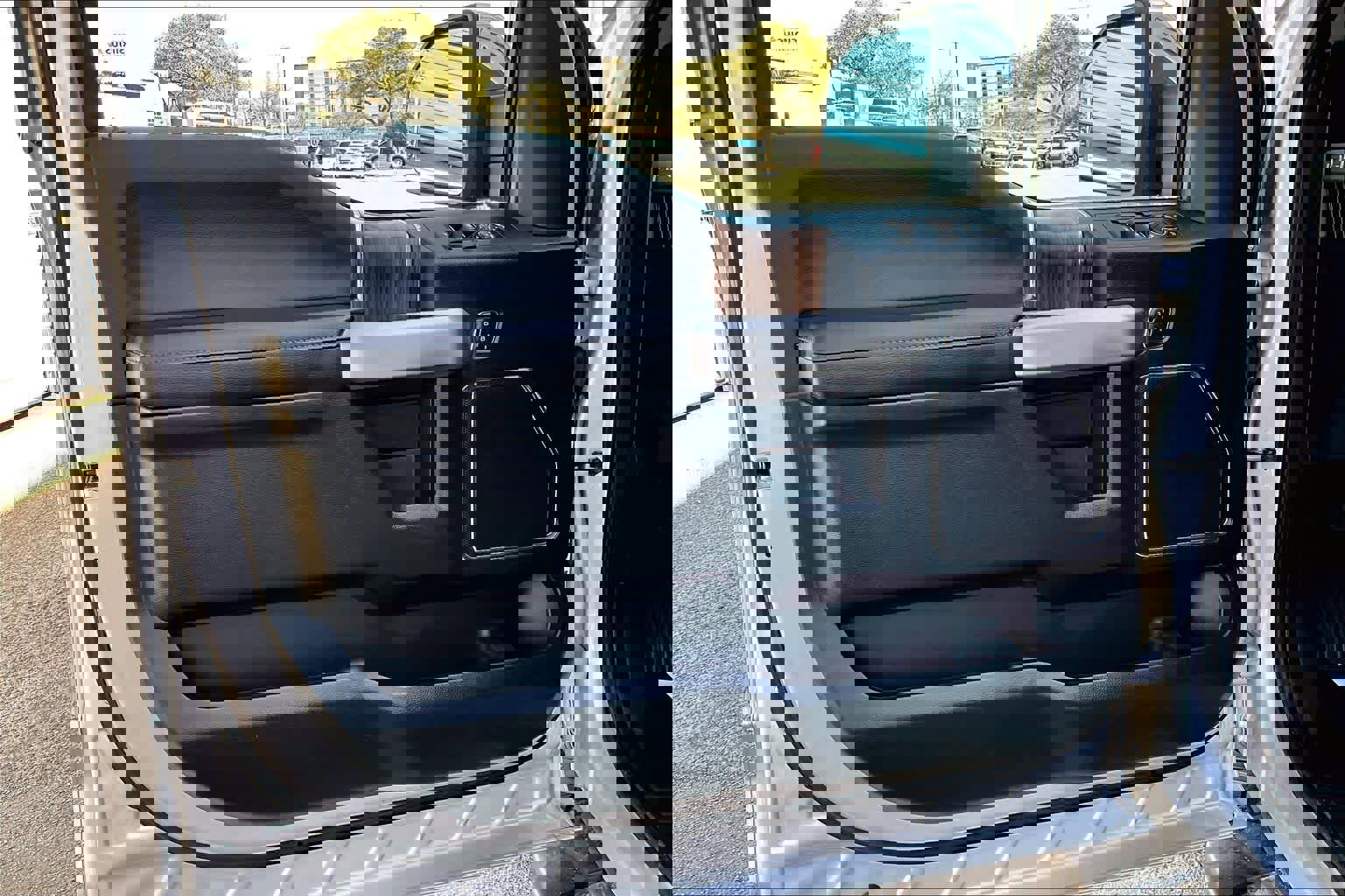 Used 2015 Ford F150 Lariat image 22