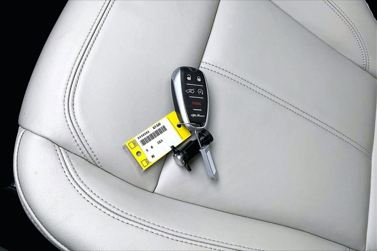 Used 2019 Alfa Romeo Giulia RWD image 30