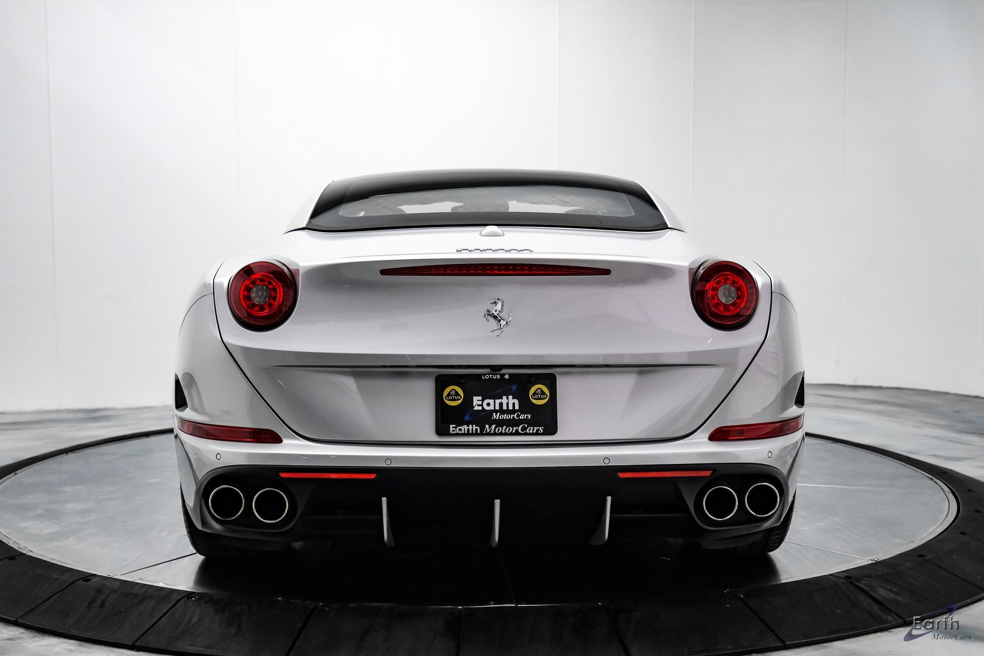 Used 2016 Ferrari California T image 17