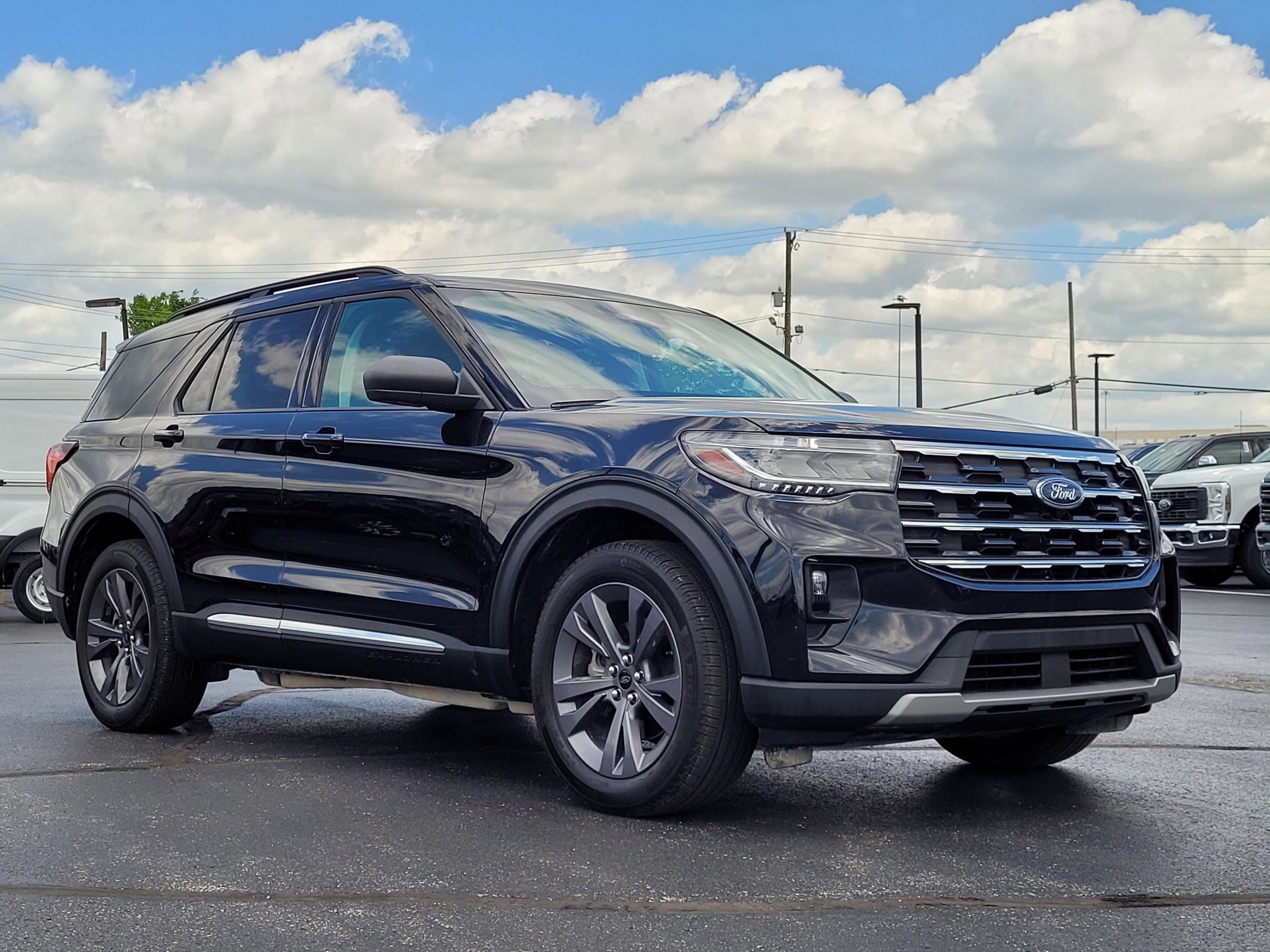 Used 2025 Ford Explorer Active w/ Active Comfort Package AWD/4WD image 1