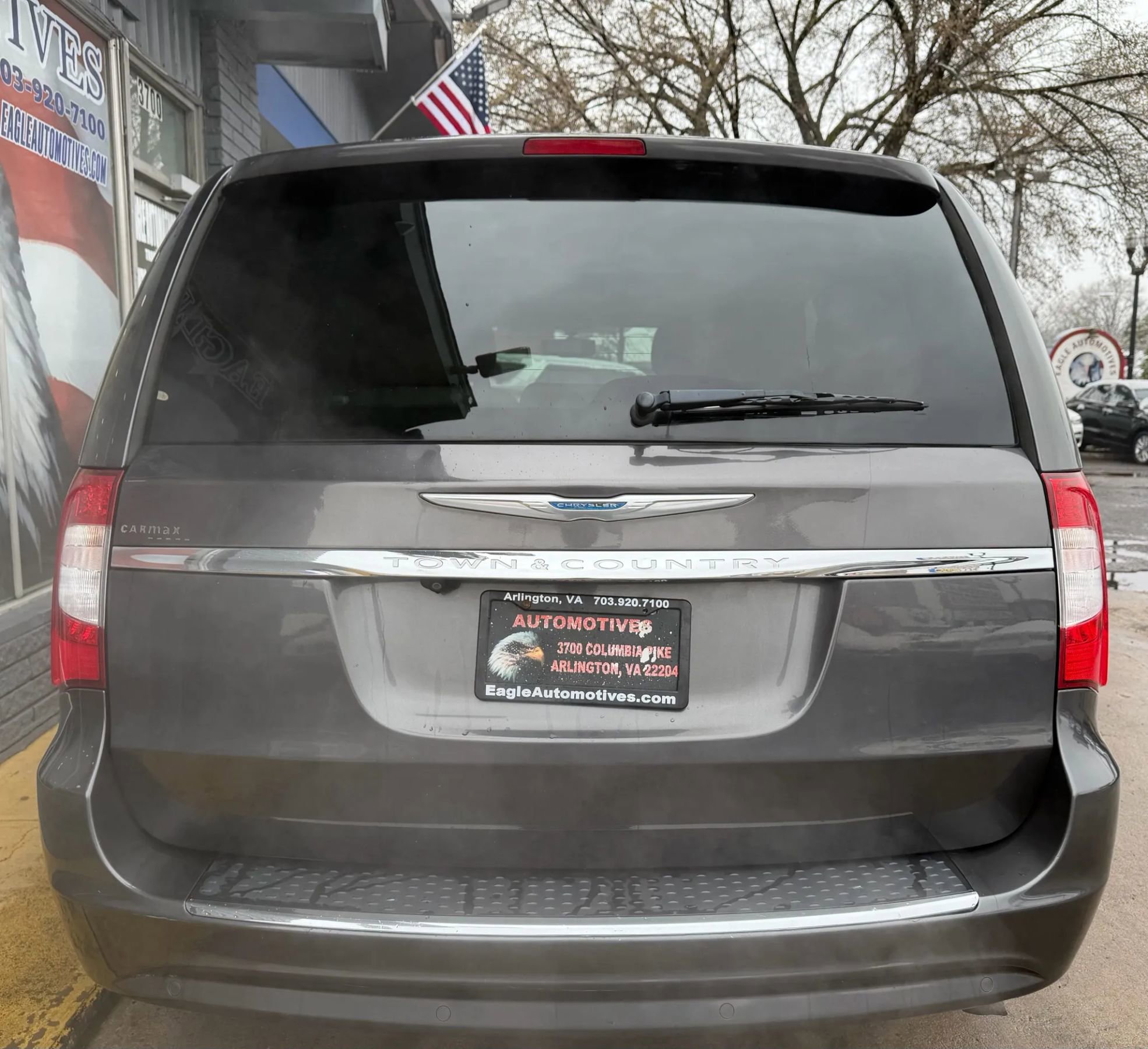 Used 2015 Chrysler Town & Country Touring-L w/ Driver Convenience Group image 4