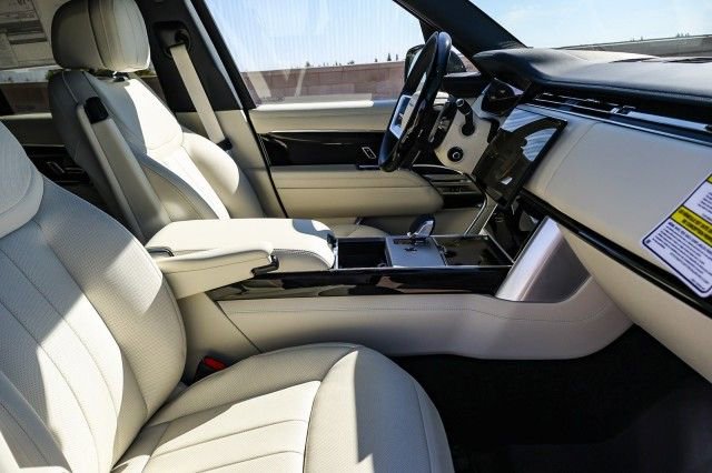 New 2025 Land Rover Range Rover SE image 12