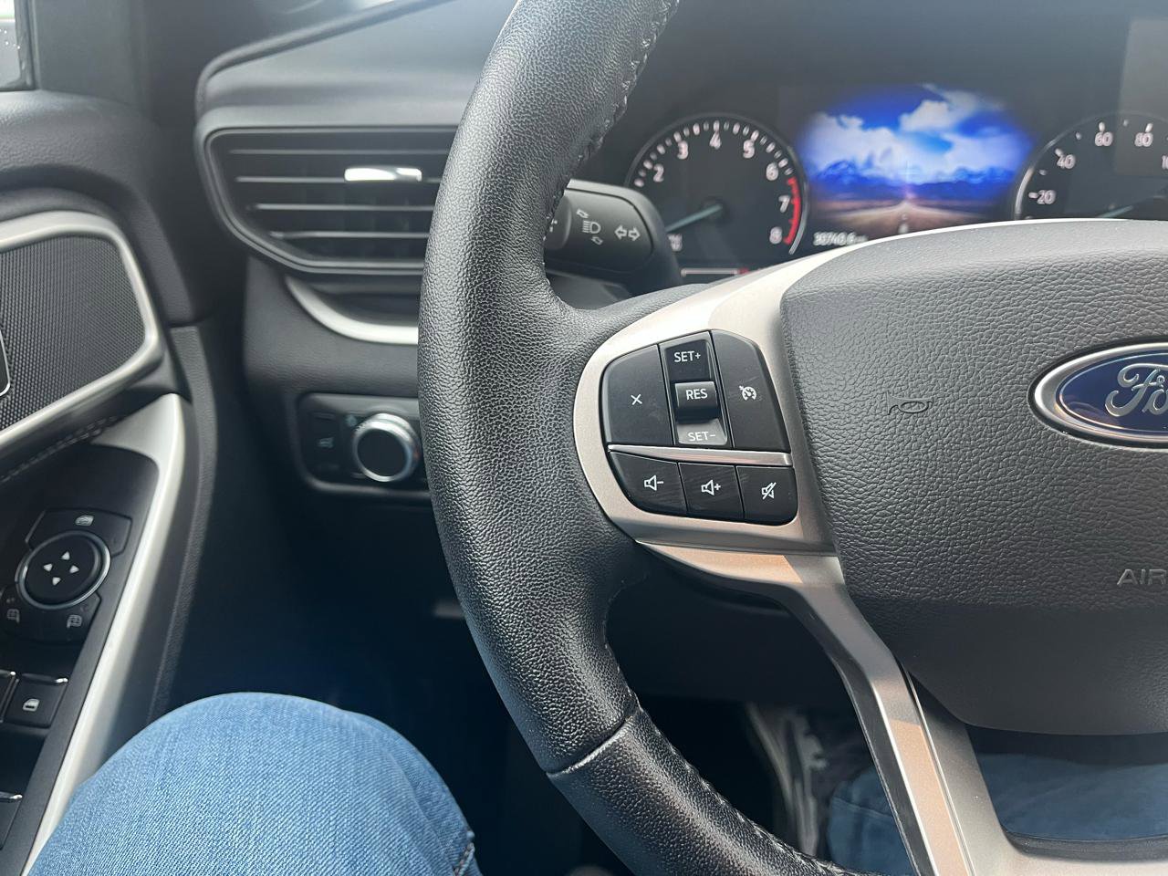 Used 2022 Ford Explorer XLT w/ Class IV Trailer Tow Package image 13