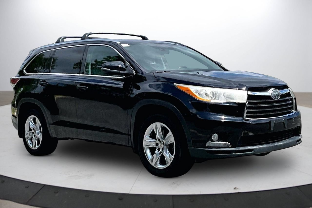 Used 2015 Toyota Highlander Limited w/ Driver Technology Package AWD/4WD image 2