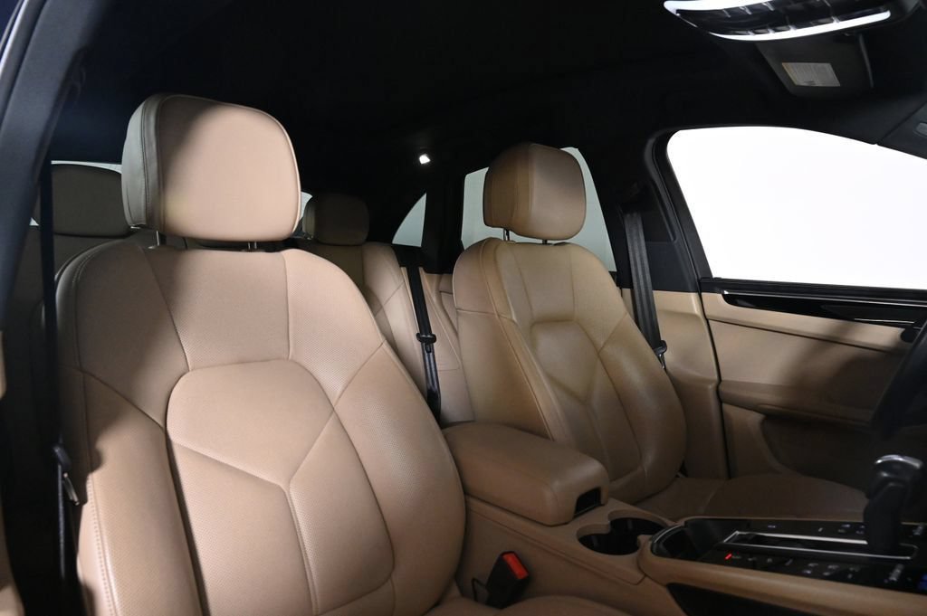 Used 2023 Porsche Macan AWD/4WD image 18