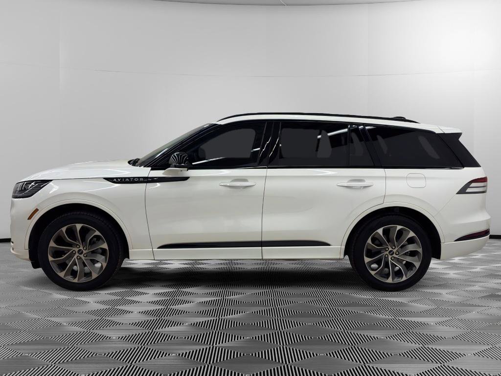 Used 2025 Lincoln Aviator AWD w/ Jet Appearance Package image 4