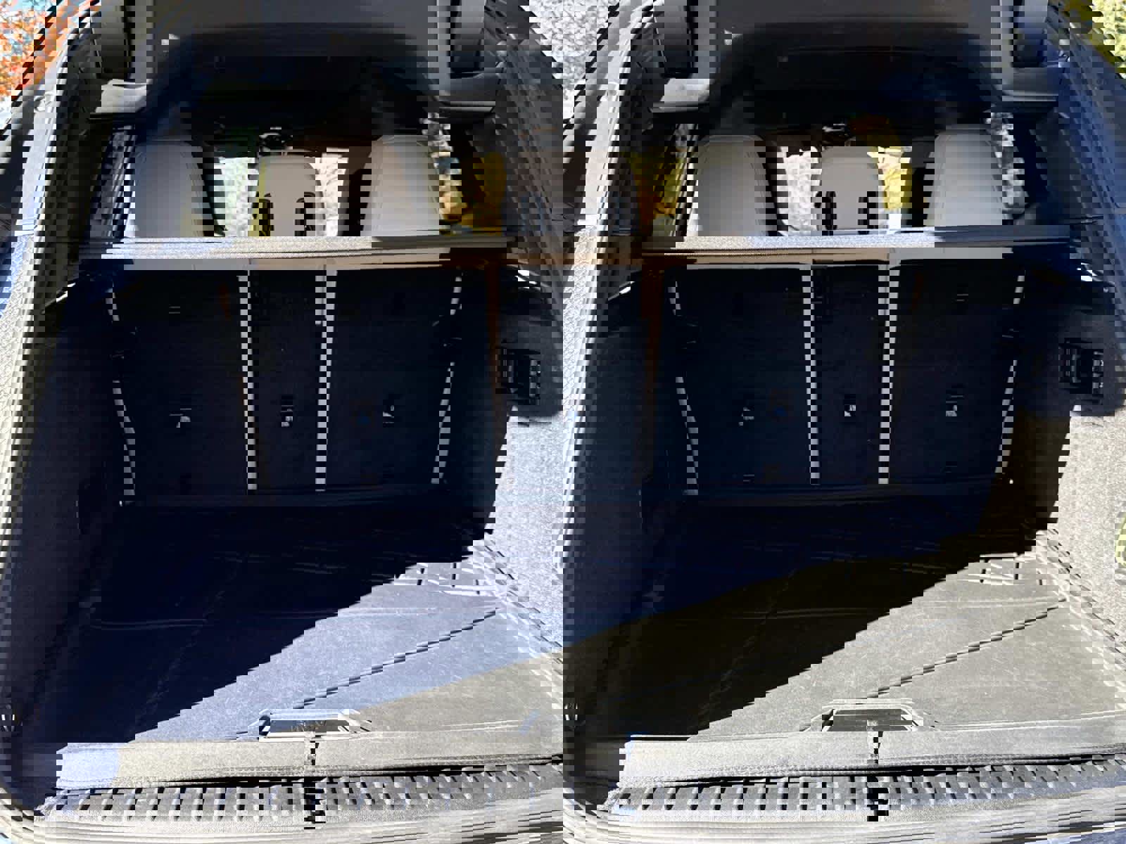 Used 2025 BMW iX xDrive50 w/ Premium Package image 29