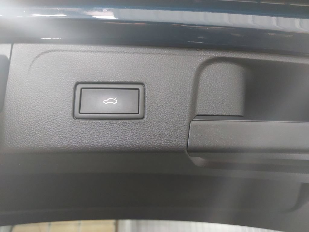 Used 2022 Volkswagen Atlas SE w/ Panoramic Sunroof Package AWD/4WD image 13
