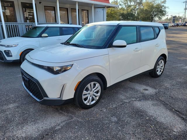 Used 2023 Kia Soul LX image 4