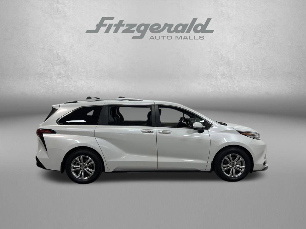 Used 2022 Toyota Sienna Platinum image 8