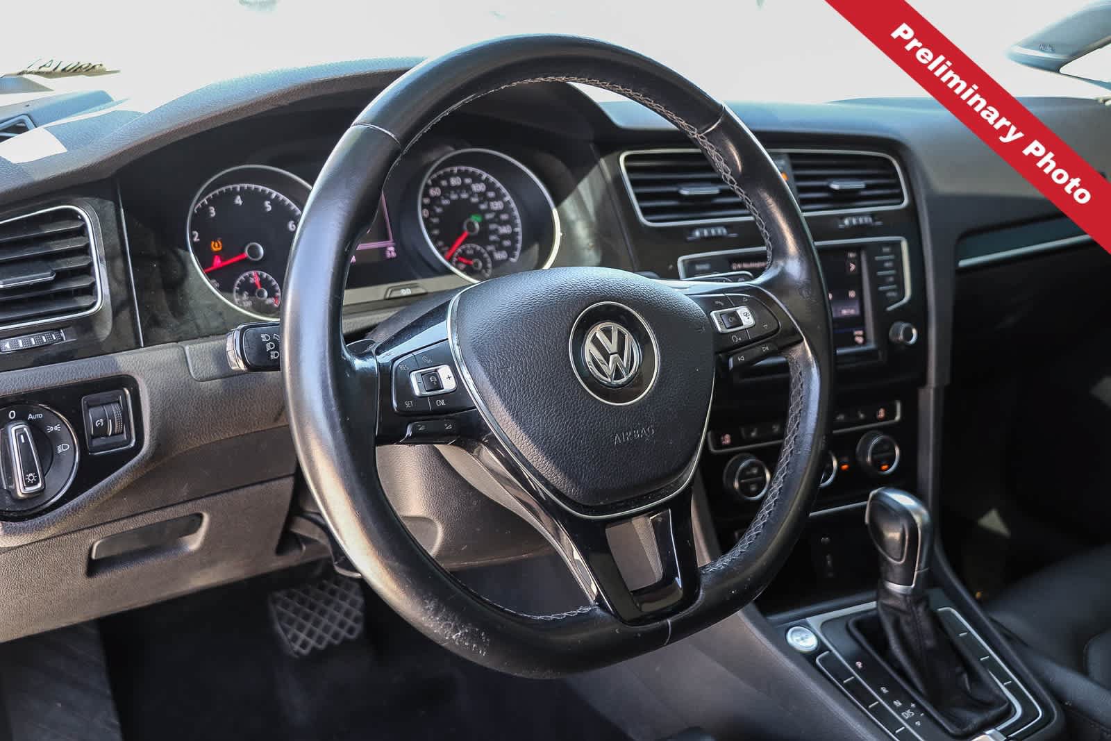 Used 2017 Volkswagen Golf SportWagen FWD image 13