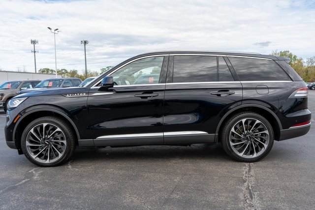 Used 2024 Lincoln Aviator Reserve w/ Equipment Group 201A image 9